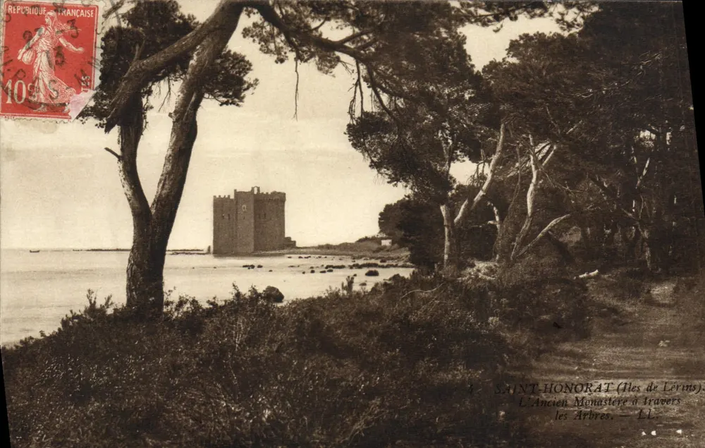 Saint-Honorat (Iles de Lérins) — L'Ancien Monastère à travers les Arbres — LL - Recto