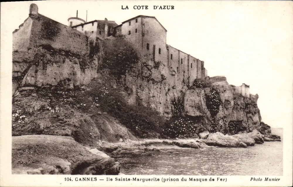Cannes — Ile Sainte-Marguerite (Gefängnis des Mannes im Eisenmasken) — Photo Munier, Nr. 104 - Vorderseite