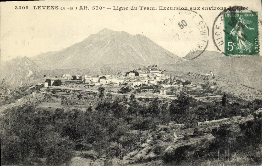 Levens (A.-M.) — Widok wsi i góry — fot. Nîce - Awers