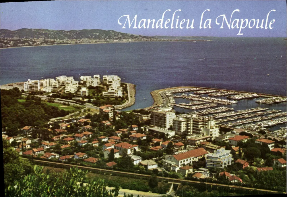 Mandelieu la Napoule — vista aérea do porto e da costa — Edição Y.P.A. 101 - Frente