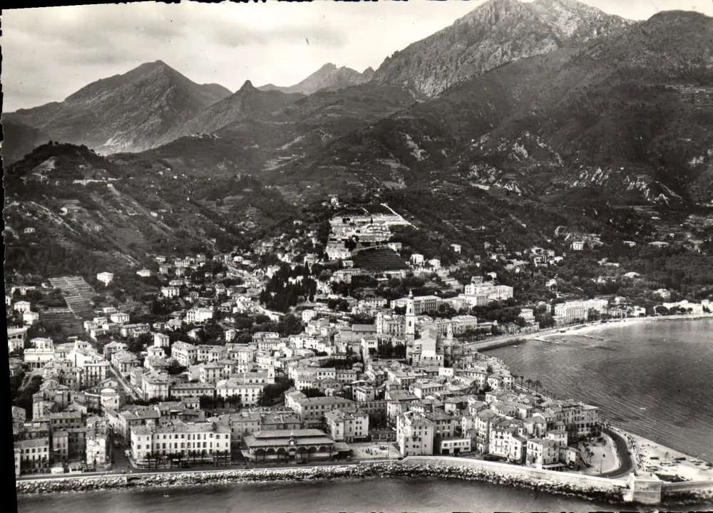 Menton (A.-M.) — Die alte Stadt. Rechts der Hafen. — Verlag Antike Ansichtskarte n° 61-1018 C - Vorderseite