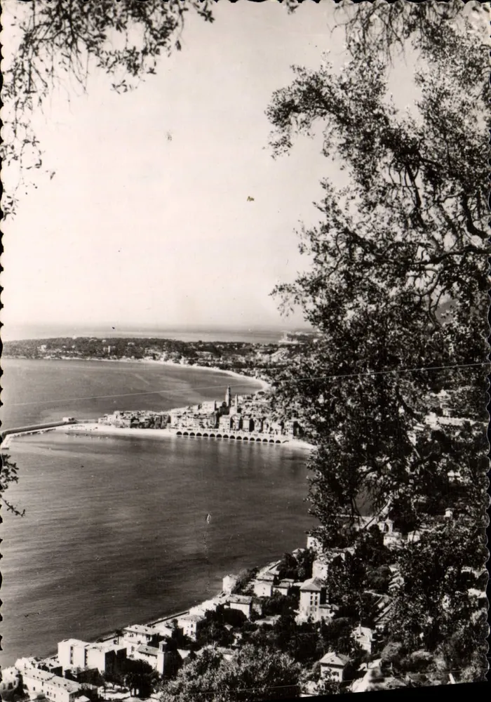 Menton — Vista geral e o Cabo Martin — Éditions d'Art Munier, n°156 - Frente