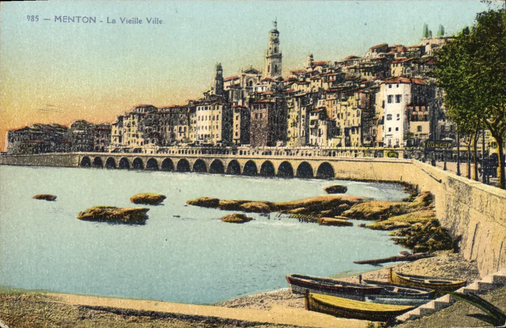 Menton - A Velha Cidade — vista do porto com ponte e barcos — editor Runchot, n° 985 - Frente