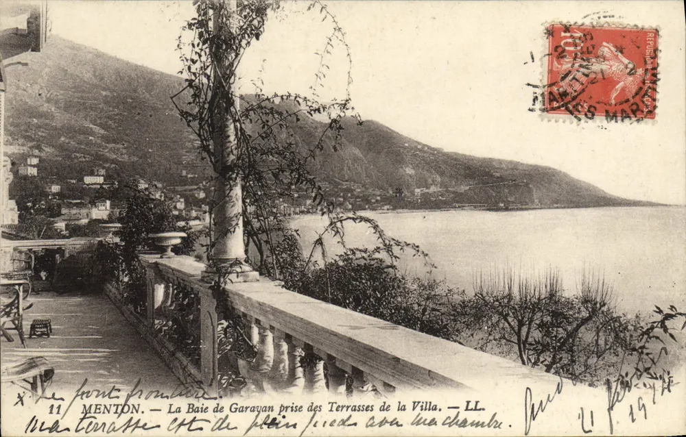Menton — Blick auf die Bucht von Garayan von den Terrassen der Villa — LL - Vorderseite