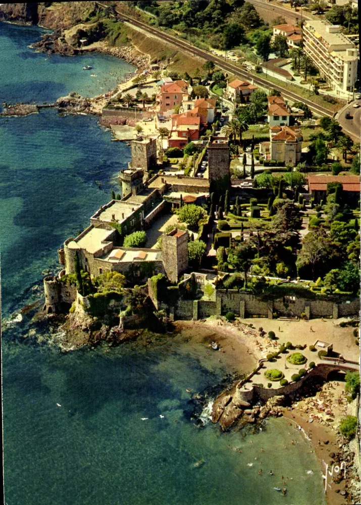 Das alte Schloss und die Strände — La Côte d'Azur (Alpes-Maritimes) — Éditions d'Alain Perceval, n° 4631 - Vorderseite