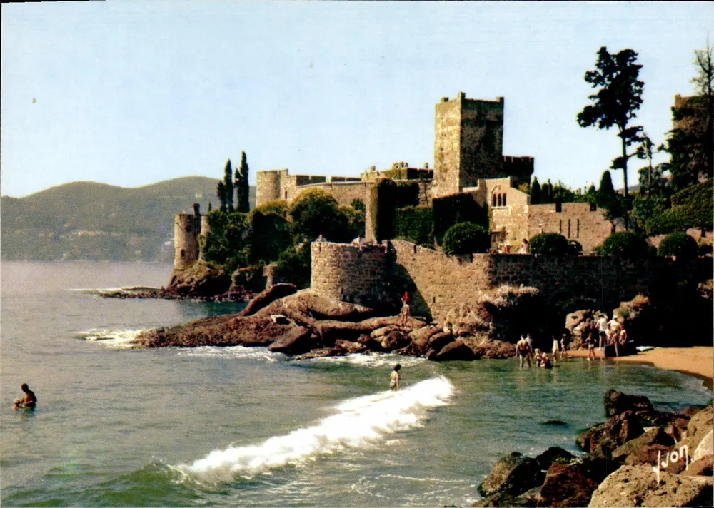 Schloss La Napoule — Die Strand am Fuße des alten Schlosses — Éditions Yvon, Paris - Vorderseite