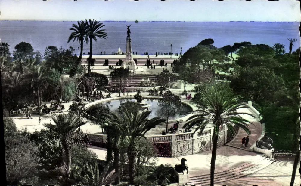 Grüner Garten in Nice — Panoramablick mit Denkmal und Meer — Editions S.A. M. (Nr. 2003) - Vorderseite