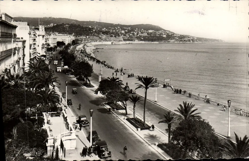 Nice - La Promenade des Anglais — vue de la côte avec l'Hôtel Westminster, éditeur ÉDITIONS ARTISTIQUES A LA LA - NICE, n° 551 - Frente
