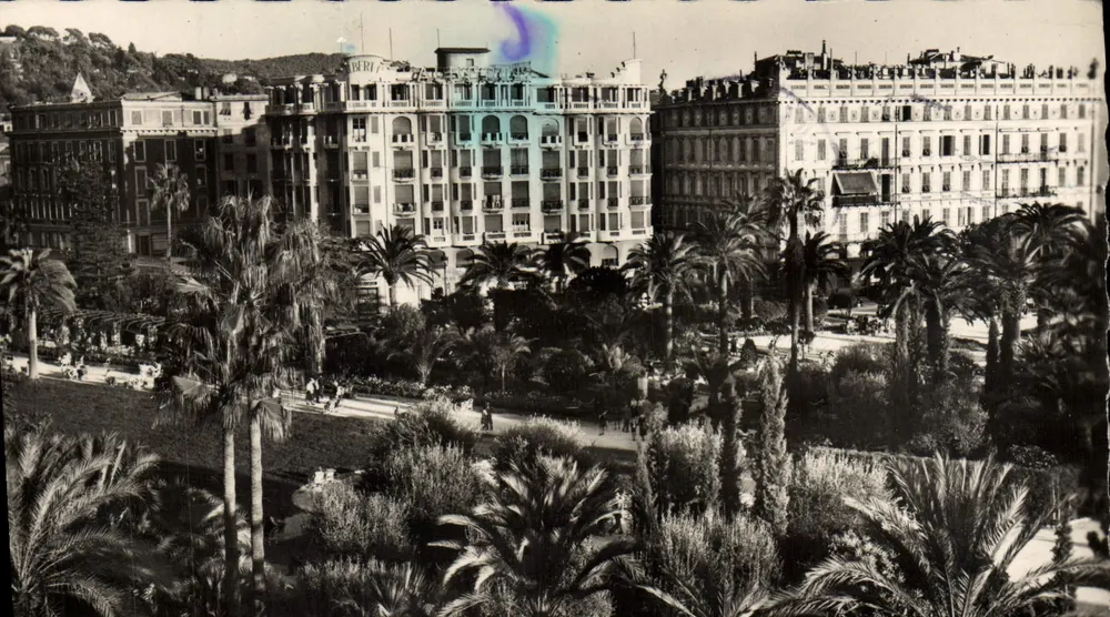 ZomerTuin van Monaco — uitzicht van de hotels aan de Corniche — uitgever niet geïdentificeerd, serie-nummer niet zichtbaar - Voorkant