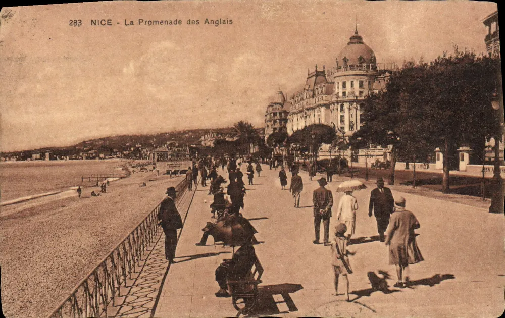NICE - A Promenade dos Ingleses — vista da praia e do edifício com cúpula — editor não identificado, n° 283 - Frente