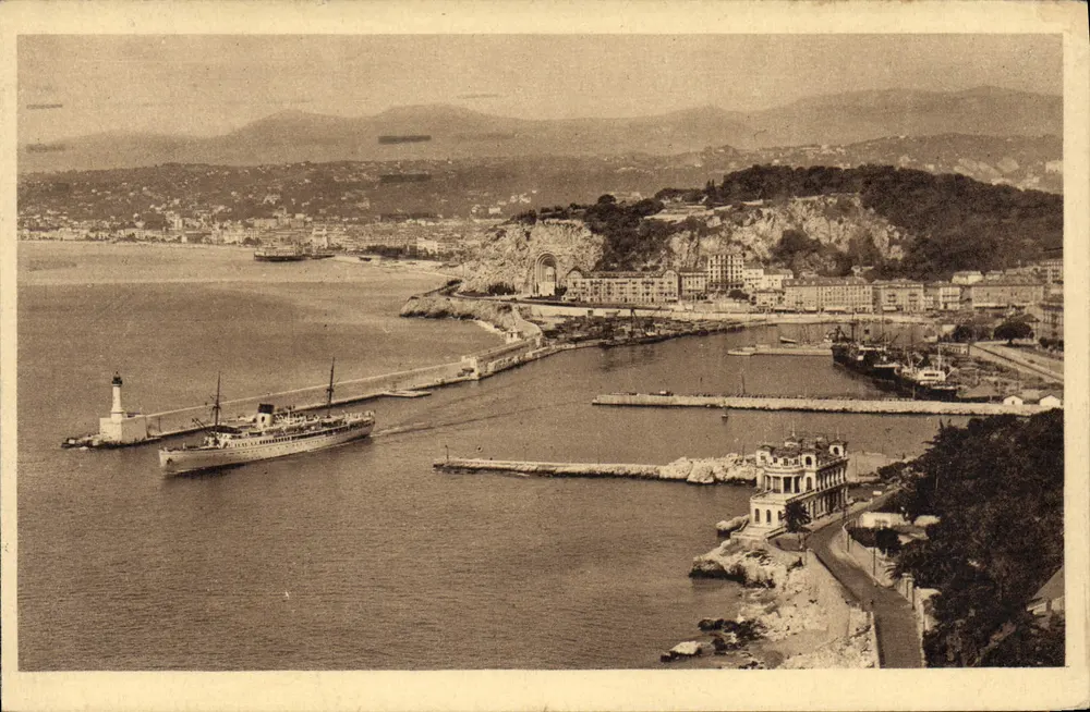 Vista del puerto de Niza — Costa Azul Artística — J. Gilletta y Cie, fot. 176 - Anverso