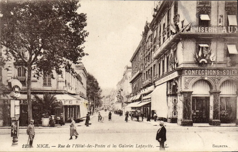 Nice — Rue de l'Hôtel-des-Postes und die Galeries Lafayette — Selecta - Vorderseite
