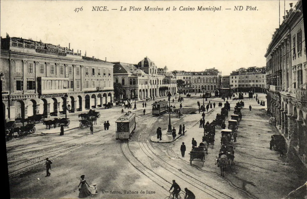 Nice — A Praça Masséna e o Casino Municipal — ND Fot. - Frente