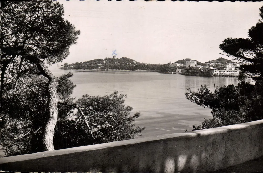 Saint-Jean-Cap-Ferrat — Aussicht auf den Hafen und die Spitze von Ste-Hospice — Éditions S.E.P.T. - Authentische Produktion - Vorderseite