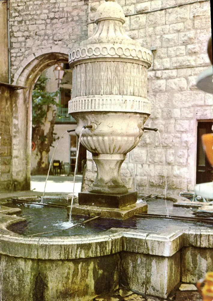 Fonte do Peyra — Vence — Éditions d'Art Montillet - Frente