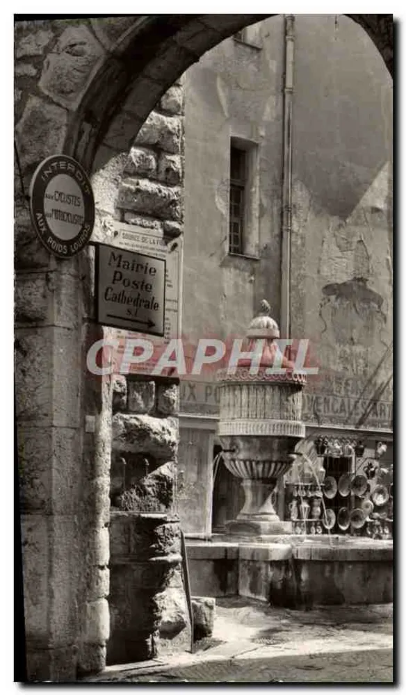 Vence - A Fonte do Peyra — vista da prefeitura e da catedral — editor Réal-Photo - Frente