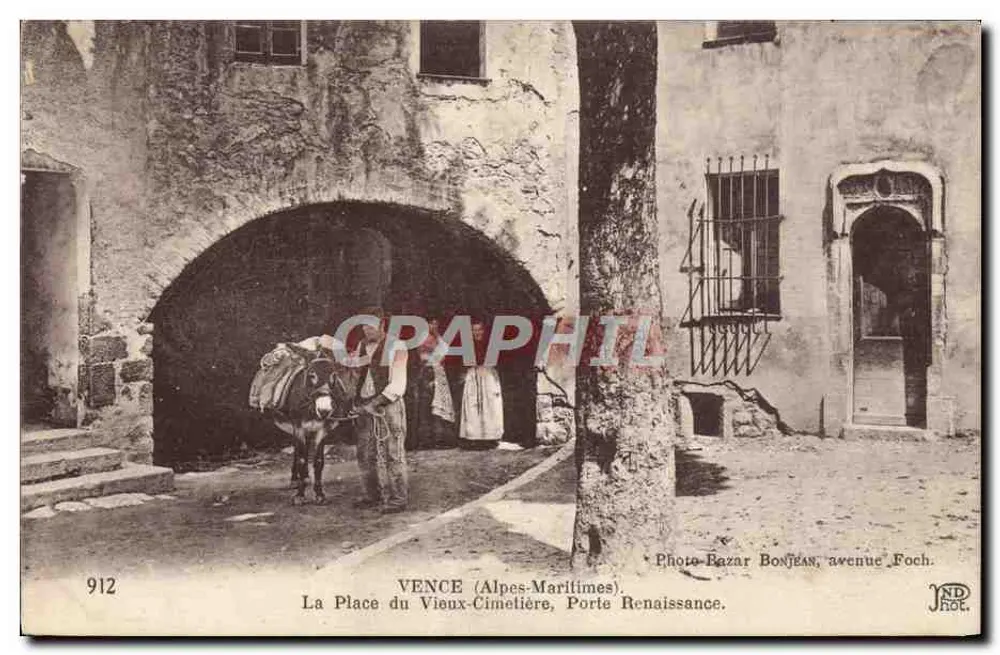 VENCE (Alpes-Maritimes) — Place du Vieux-Cimelière, Renaissance-Tor — Photo-Bazar Bonjean, avenue Foch. - Vorderseite