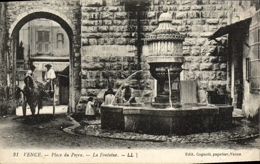 Vence — Place du Peyra — La Fontaine — Edit. Cagnoli, Papetier, Vence - Vorderseite