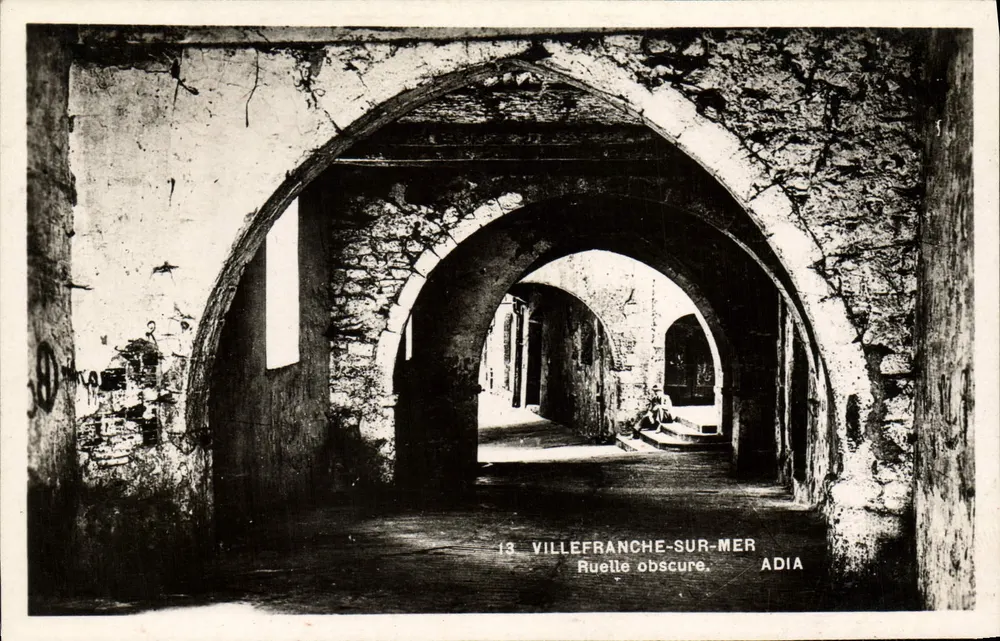 Villefranche-sur-Mer — Dunkle Gasse — ADIA, n°13 - Vorderseite