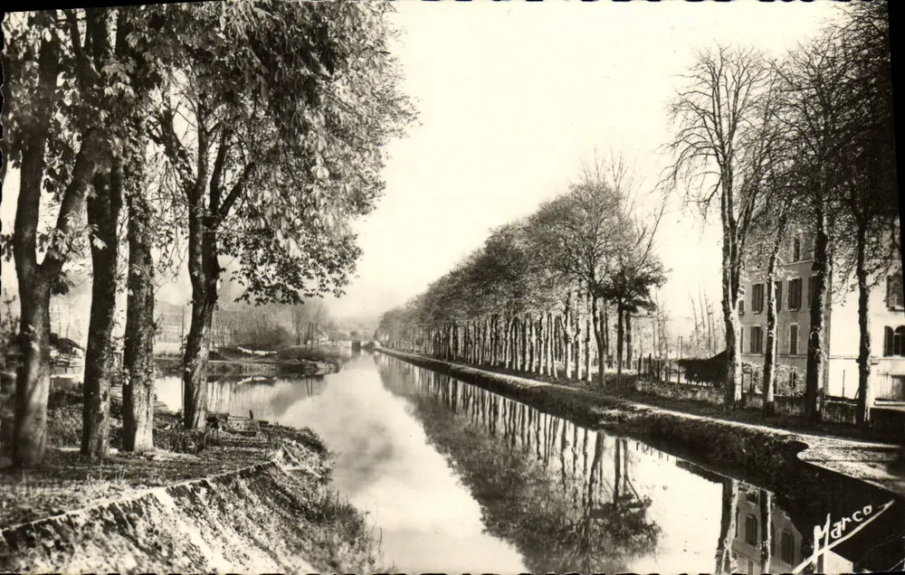 Canal de Borgonha — Ancy-le-Franc — editor Marco - Frente