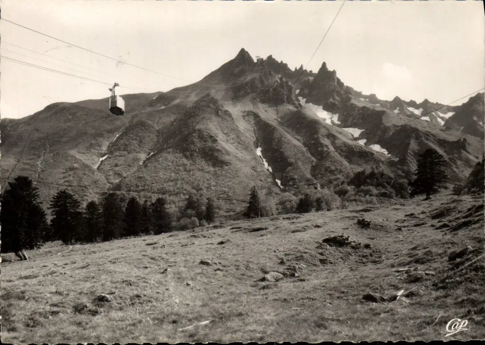 Le Mont-Dore - Sancy — O teleférico — editor C.A.P. n°32 - Frente