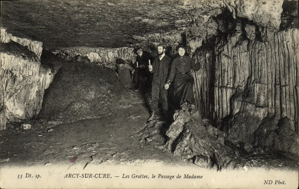 Arcy-sur-Cure — Les Grottes, le Passage de Madame — ND Phot. - Recto