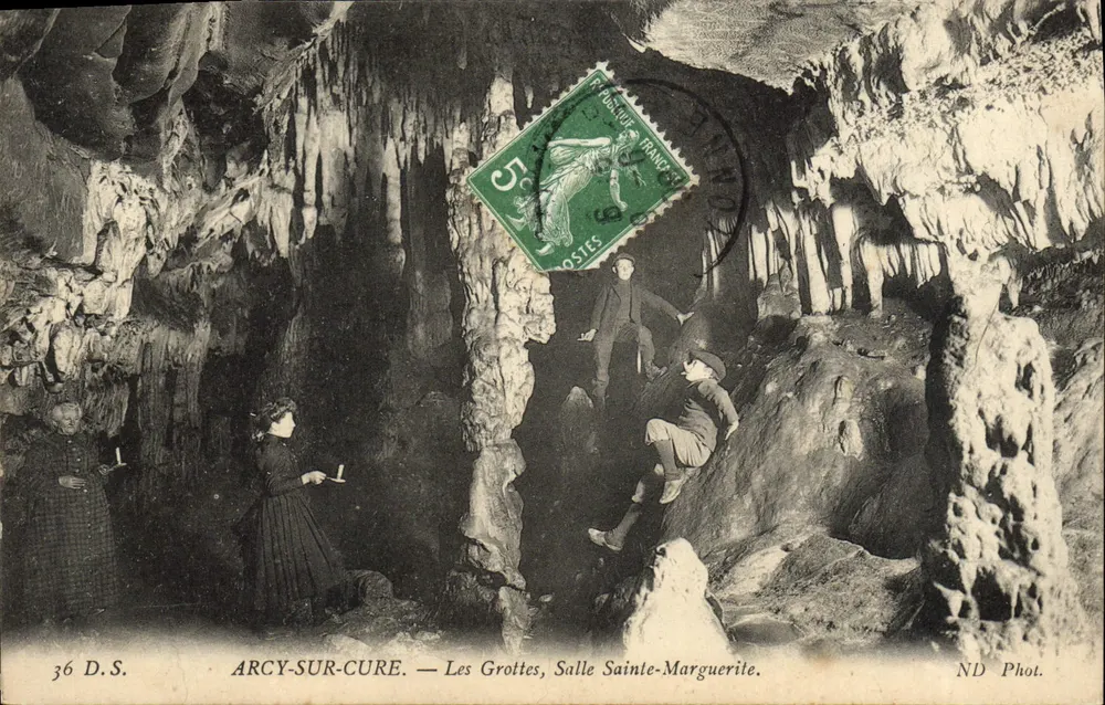 Arcy-sur-Cure — Höhlen — Saal Sainte-Marguerite — ND Fotografie - Vorderseite