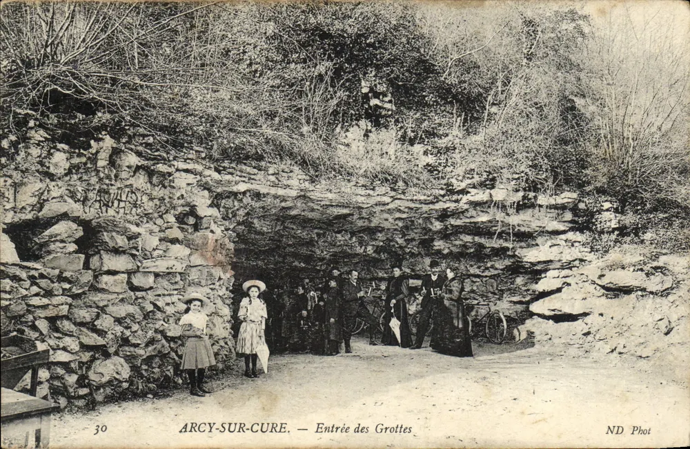 Arcy-sur-Cure — Ingang van de Grotten — ND Phot - Voorkant
