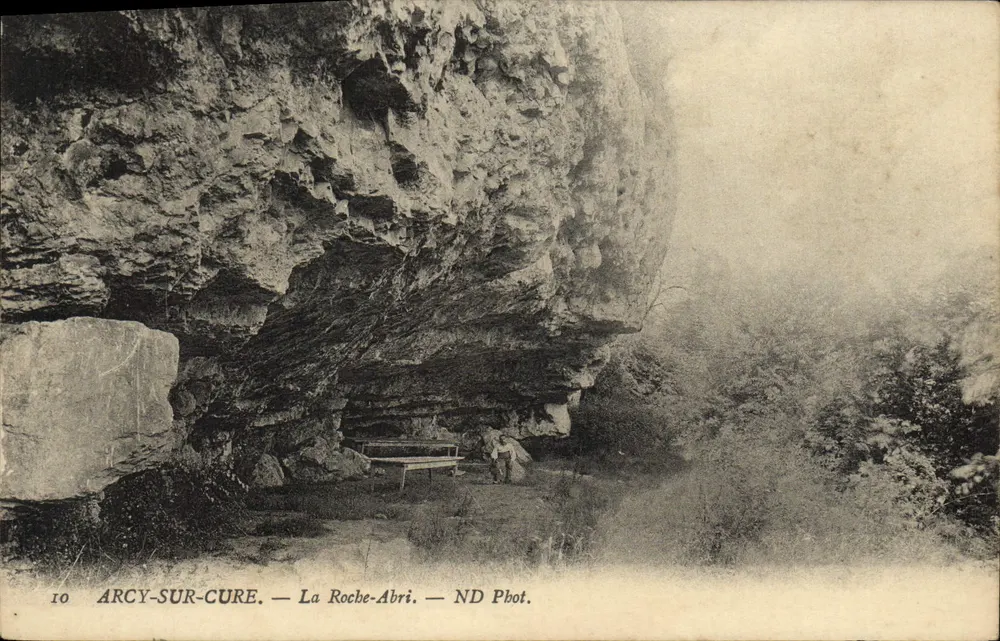 Arcy-sur-Cure — A Roche-Abri — ND Fot. - Frente