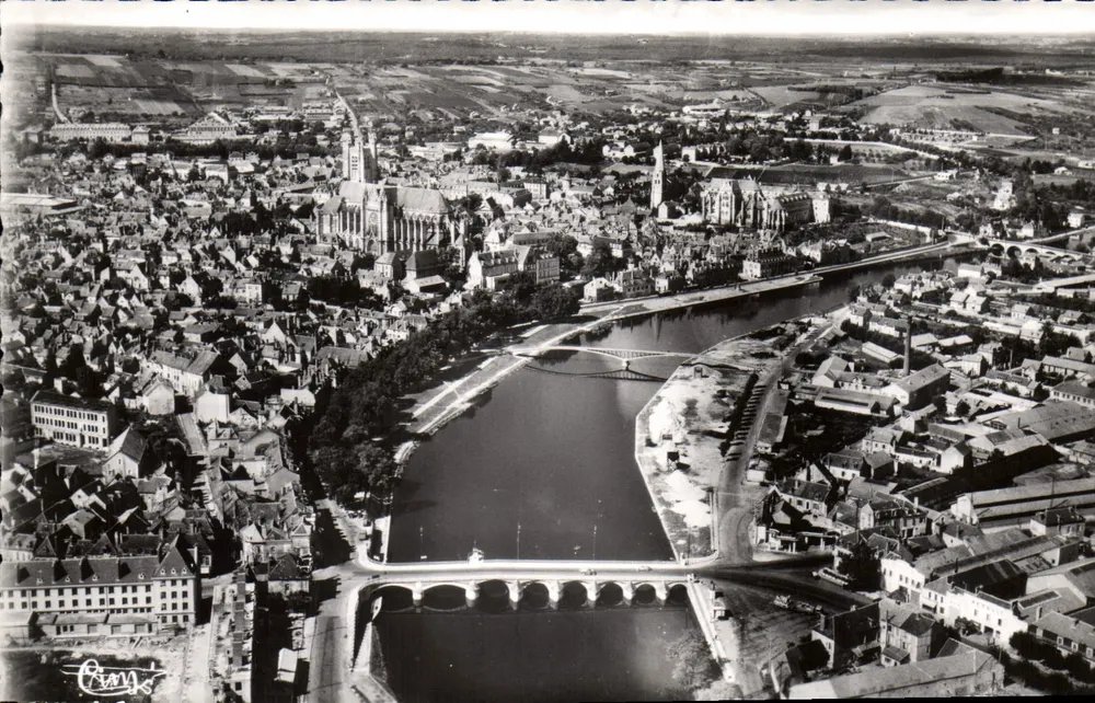 Auxerre (Yonne) — A Yonne e o Ponte Paul Bert — Edições Artéennes Véritable - Frente