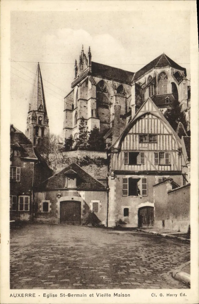 Auxerre - Église St-Germain et Vieille Maison — Cl. G. Harry Éd. - Recto