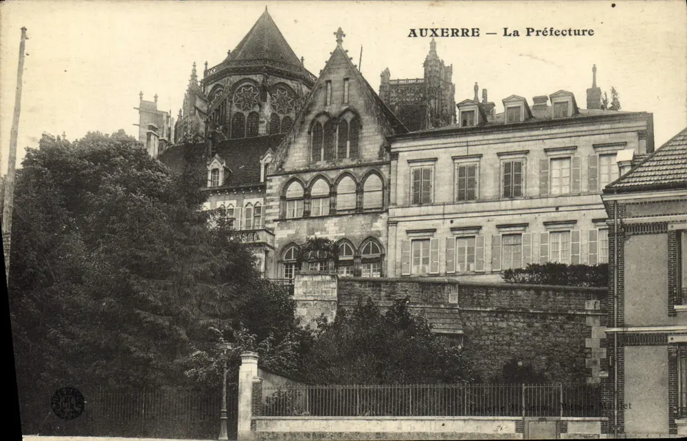 Auxerre — A Prefeitura — editor: H. N. Mallet - Frente