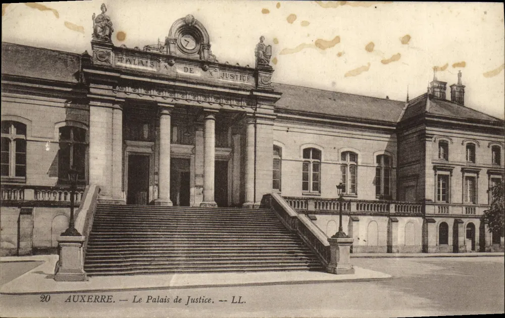 Auxerre — O Palácio de Justiça — LL. n°20 - Frente