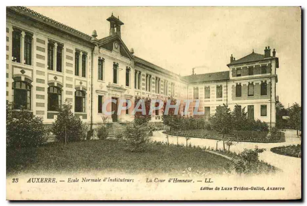 Auxerre — École Normale d'Instituteurs — La Cour d'Honneur — Édition de Luxe Tridon-Gallot, Auxerre - Vorderseite