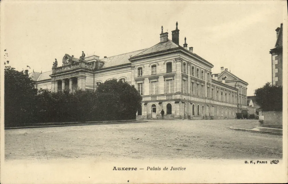 Auxerre — Justitiepaleis — G. F., Parijs - Voorkant