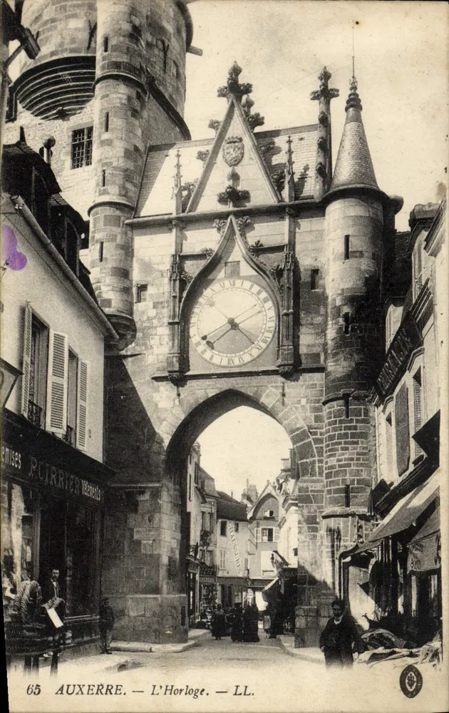 Auxerre — A Relógio — LL. — P. Currier - Frente