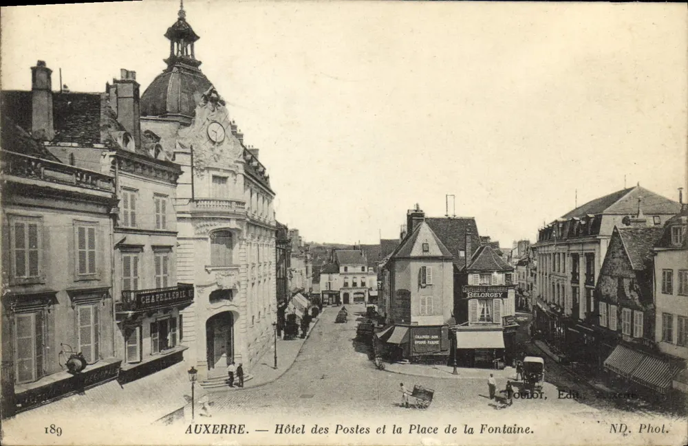 Auxerre — Posthotel und Fontaine-Platz — Toubor, Verlag - Vorderseite