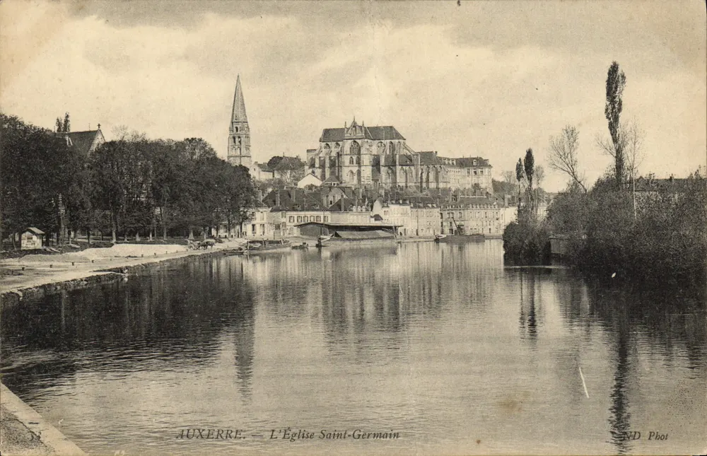 Auxerre — L'Église Saint-Germain — ND Phot - Frente