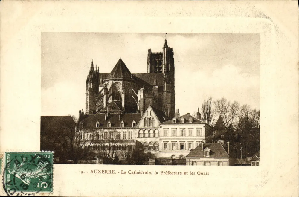 Auxerre — Die Kathedrale, das Präfekturgebäude und die Ufer — Verlag Rép. Buduc — Nr. 9 - Vorderseite