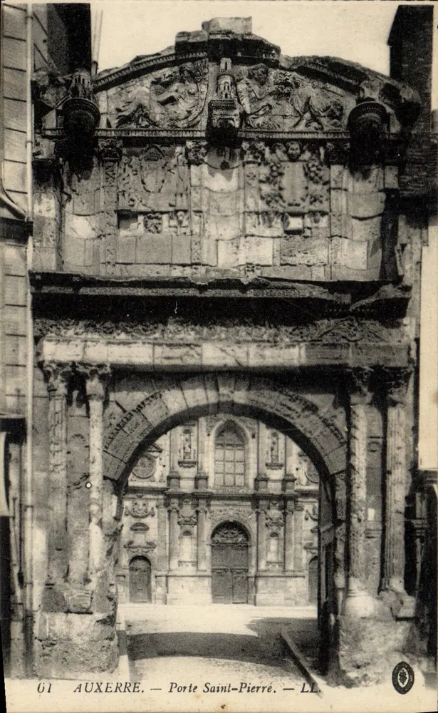 Auxerre — Porta Saint-Pierre — LL - Frente