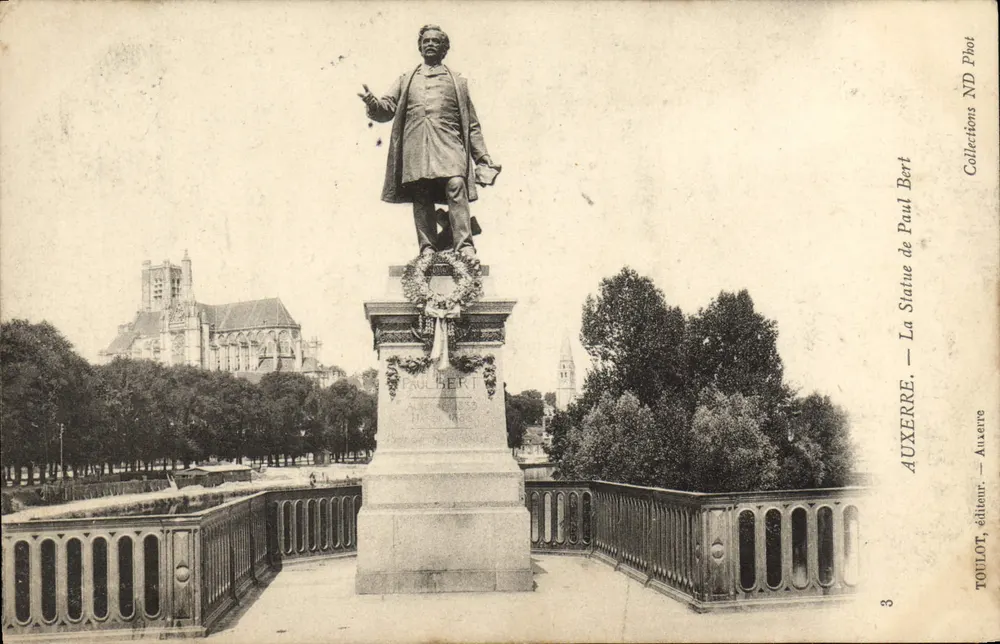 AUXERRE — A Estátua de Paul Bert — editor TOULOT, n°3 - Frente