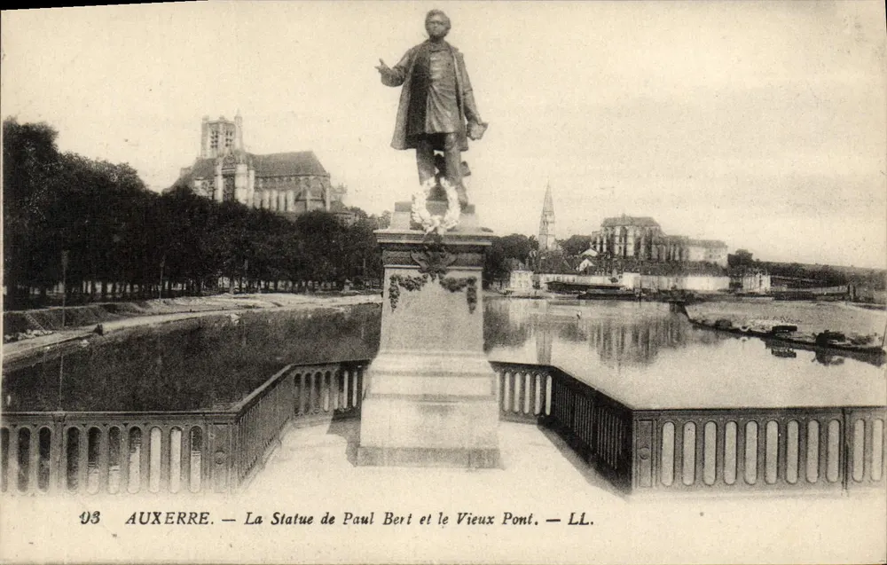 Auxerre — La Statue de Paul Bert et le Vieux Pont — LL. - Recto