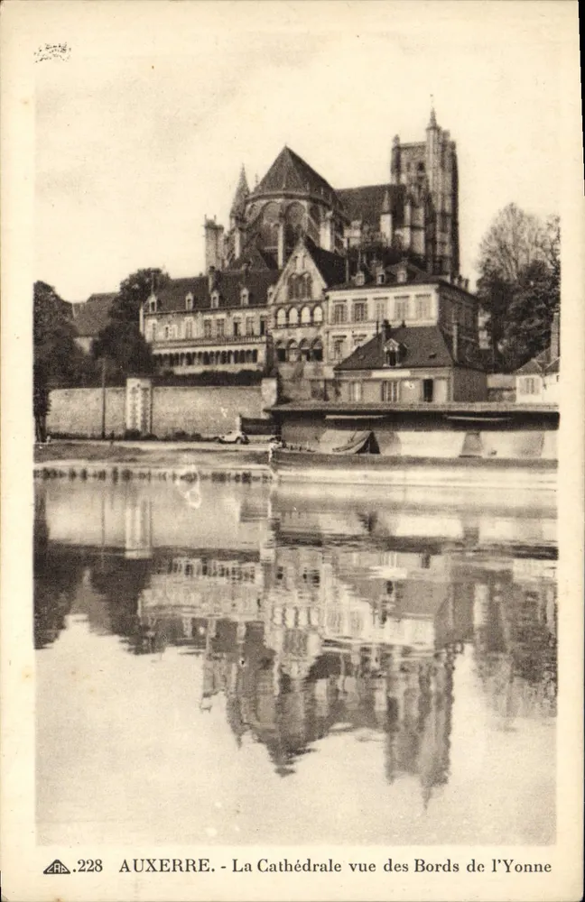 Auxerre - Die Kathedrale vom Ufer der Yonne gesehen — Vintage Postcard/Antike Ansichtskarte n°228, Verlag Antike Ansichtskarte des Arts Photomecaniques - Vorderseite
