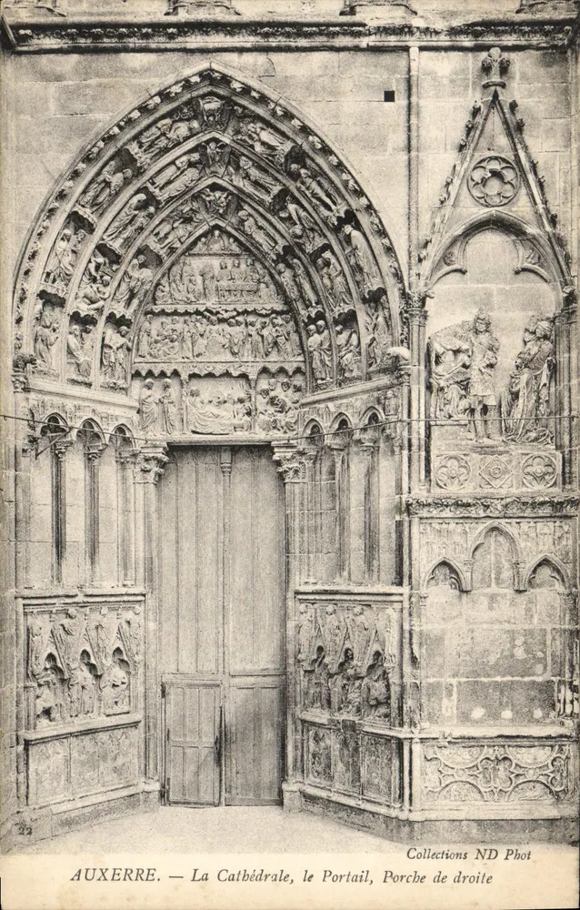 Auxerre — Die Kathedrale, das Portal, rechter Vorhof — Sammlung ND Phot - Vorderseite