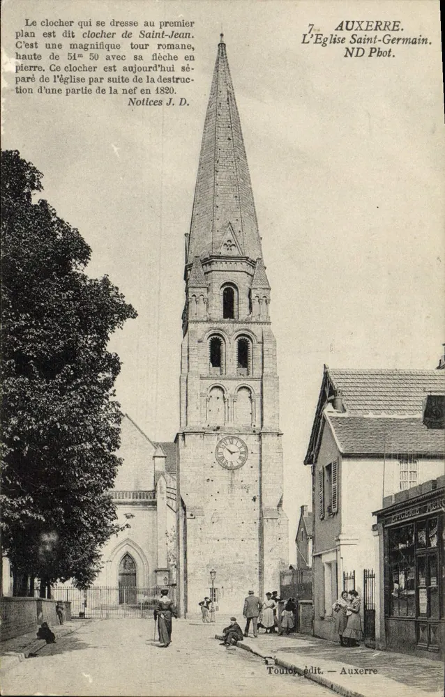 Auxerre. A Igreja de São Germain — torre da Igreja de São João, torre romana de 54m50, separada da nave em 1820 — Toulon, editor — Auxerre - Frente