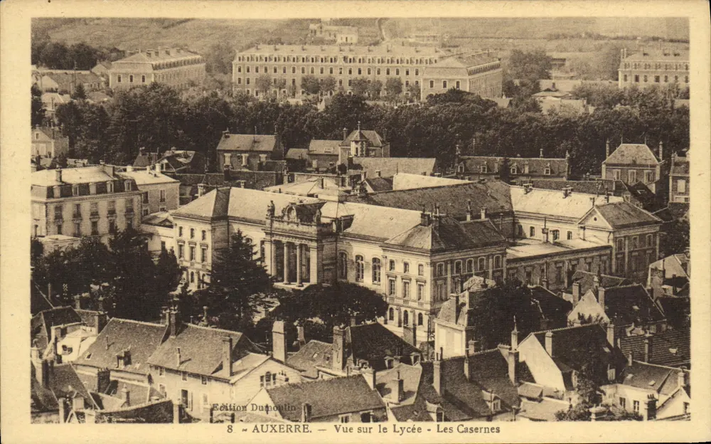 Auxerre — Ansicht des Lycée - Die Kasernen — Édition Dunoülin, n°8 - Vorderseite