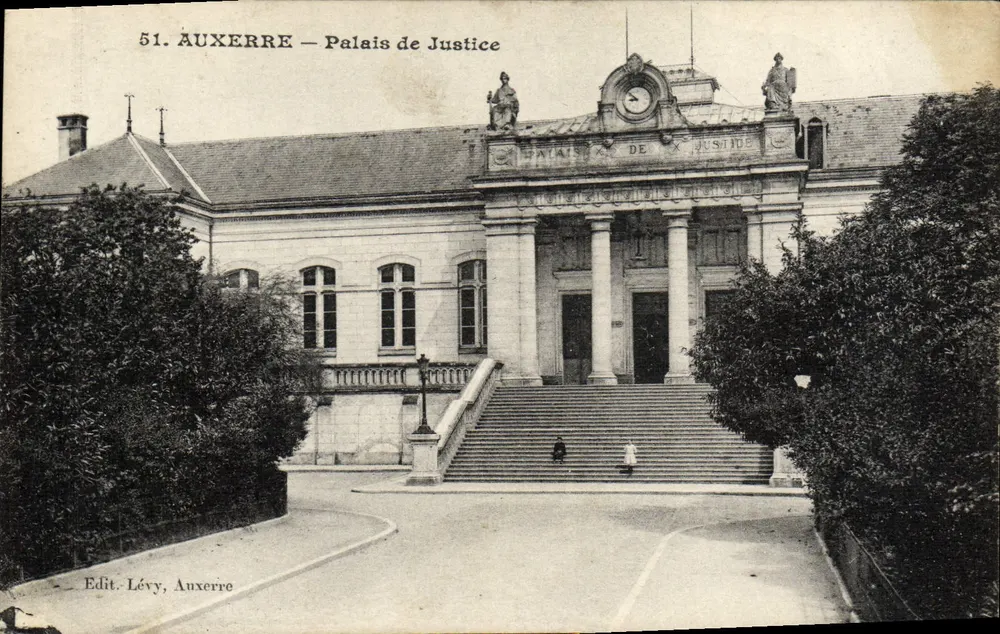 Auxerre — Palácio de Justiça — Edit. Lévy, Auxerre - Frente
