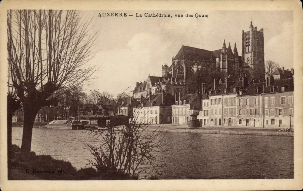 Auxerre — Die Kathedrale, Blick von den Ufern — C. Dameulie Verlag - Vorderseite