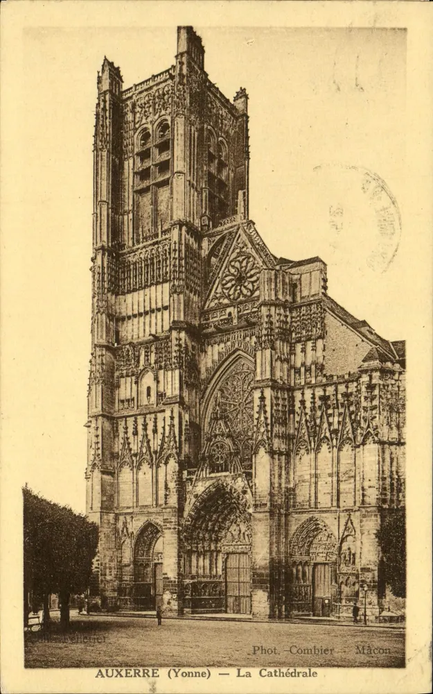 Auxerre (Yonne) — A Catedral — Fot. Combier — Mâcon - Frente