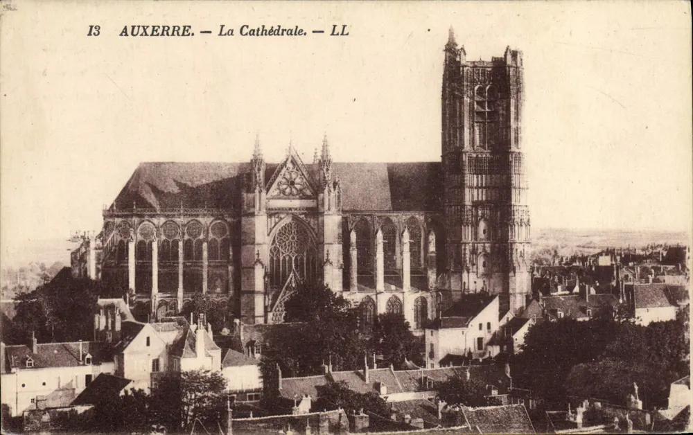 Auxerre — A Catedral — LL - Frente